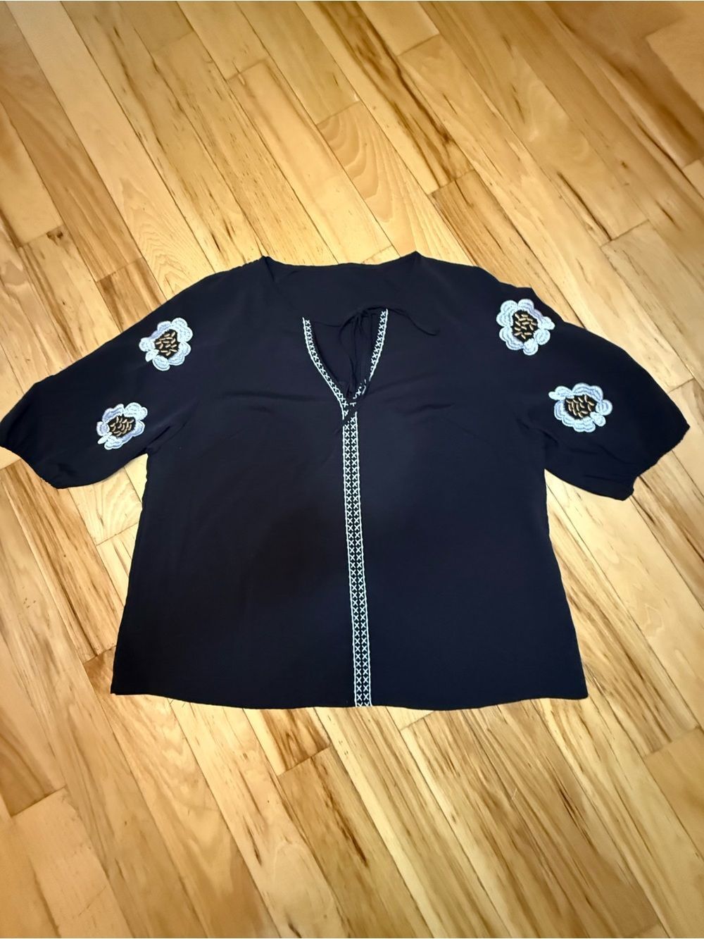 Boho Black Tunic Top Floral Embroidered Split Neck Short Sleeve Large - Picture 4 of 7